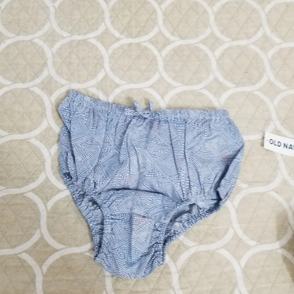 🔴 Nwt newborn to 24m diaper covers and a hat (B26)